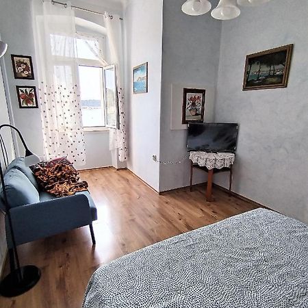 Studio Apartments Dalla Nonna Ровінь Екстер'єр фото