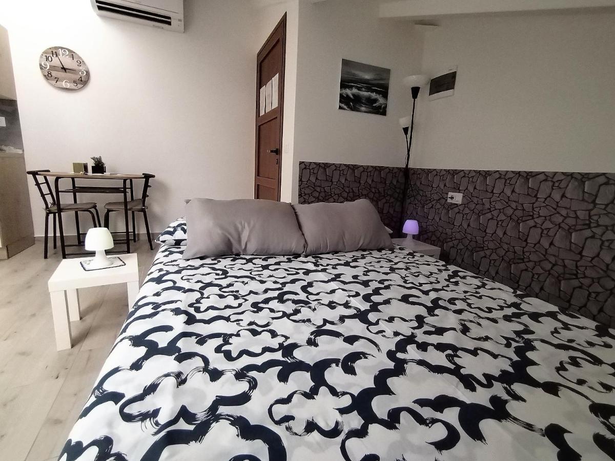 Studio Apartments Dalla Nonna Ровінь Екстер'єр фото